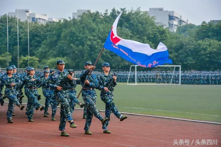 蓝天航空空姐风采与探索自然美景的双重魅力，寻找内心的宁静与平和之旅